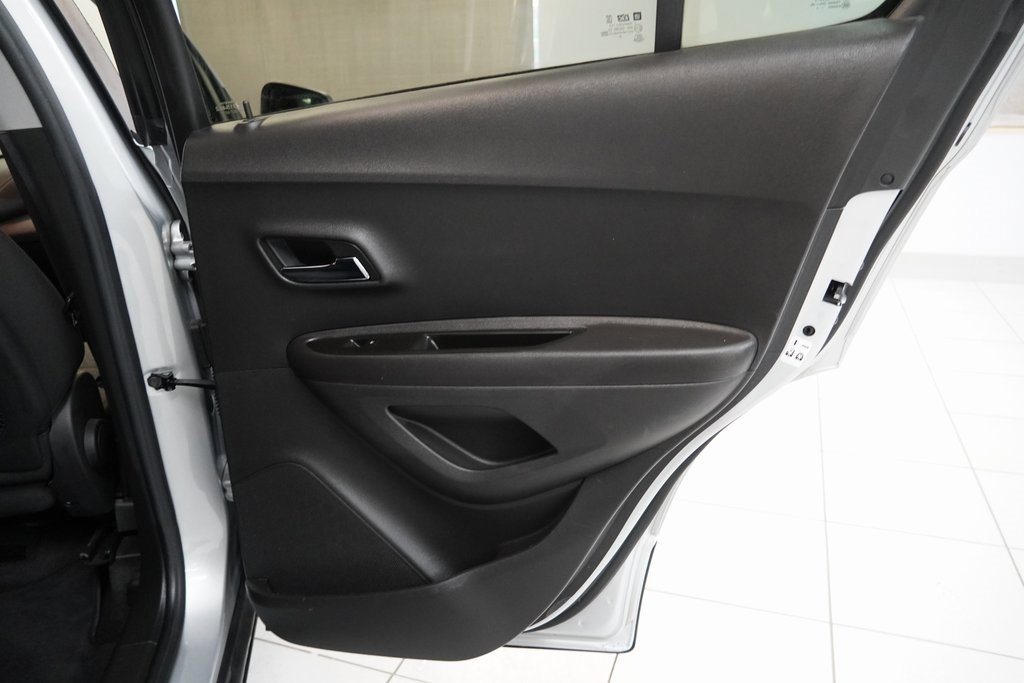 Used 2021 Chevrolet Trax LS w/ Tint and Cruise Package image 27