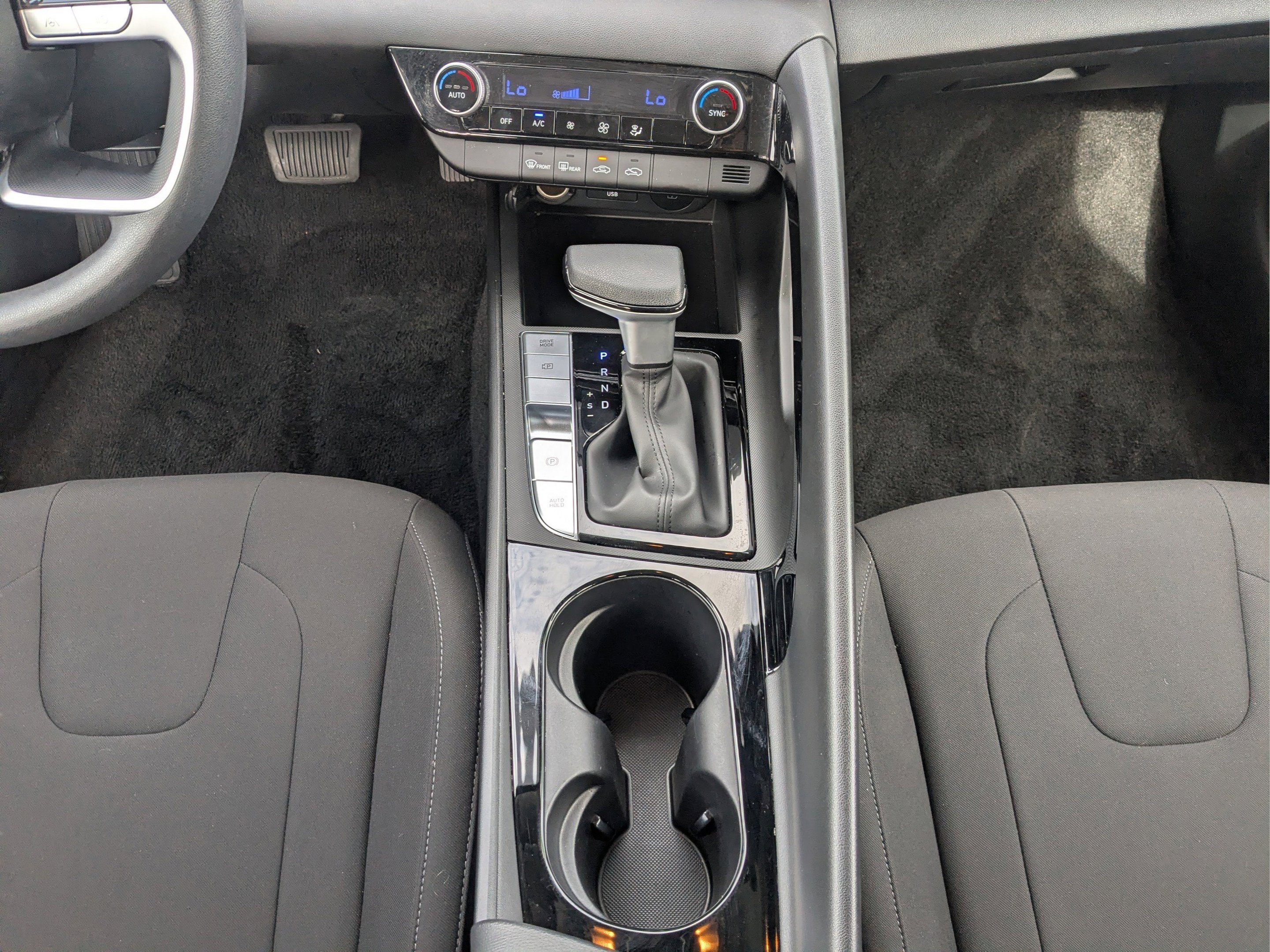 Used 2025 Hyundai Elantra Hybrid FWD image 15