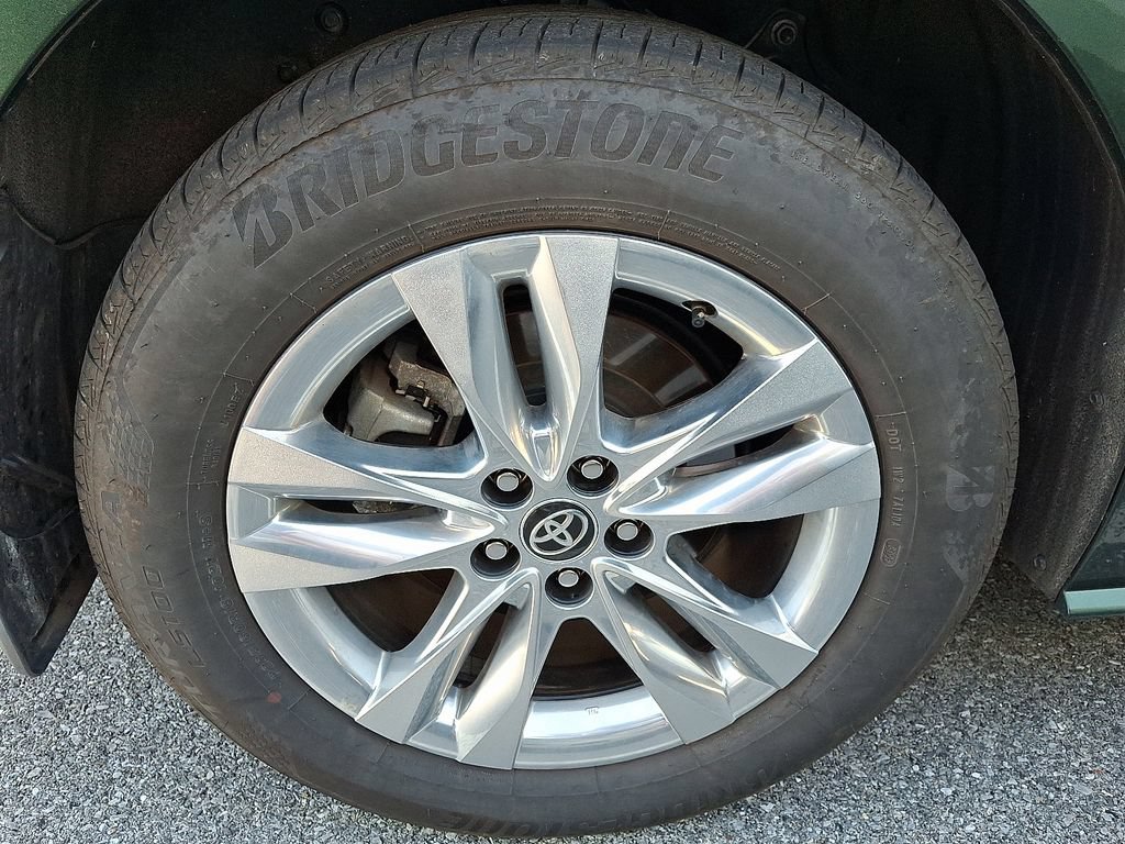 Used 2025 Toyota Sienna XLE w/ XLE Plus Package AWD/4WD image 9