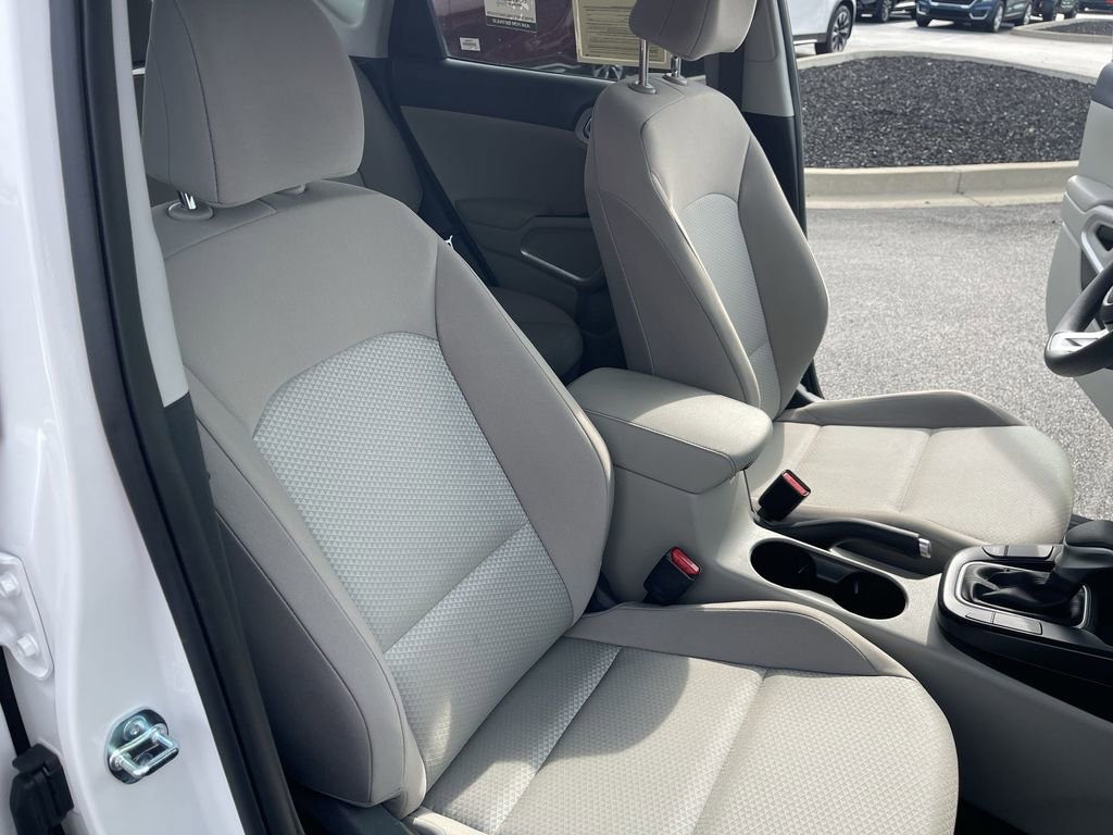 Used 2025 Kia Soul LX w/ LX Technology Package FWD image 23