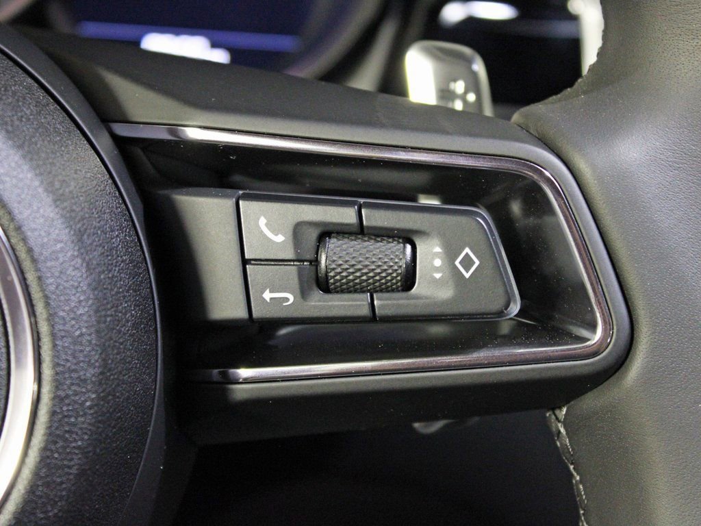 Certified 2025 Porsche Macan image 24