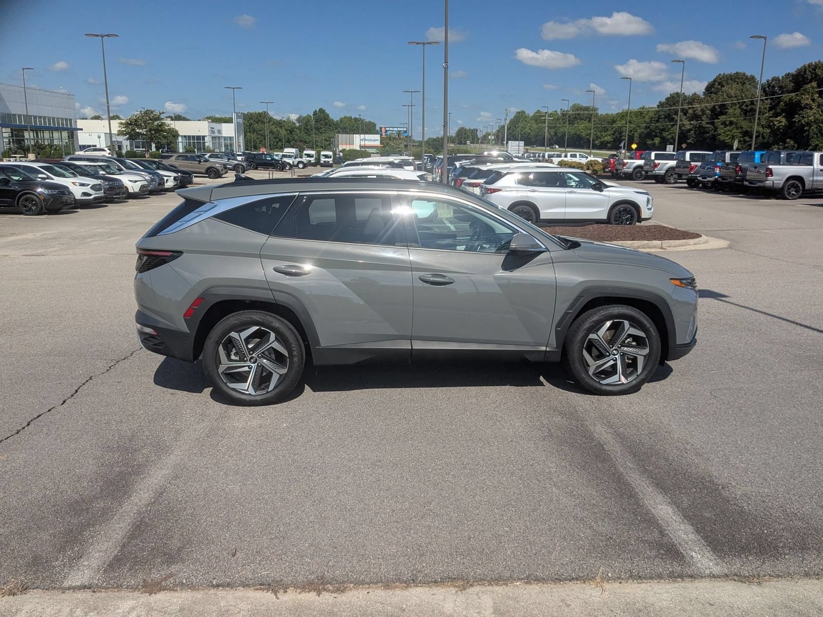 Used 2024 Hyundai Tucson Limited AWD/4WD image 2