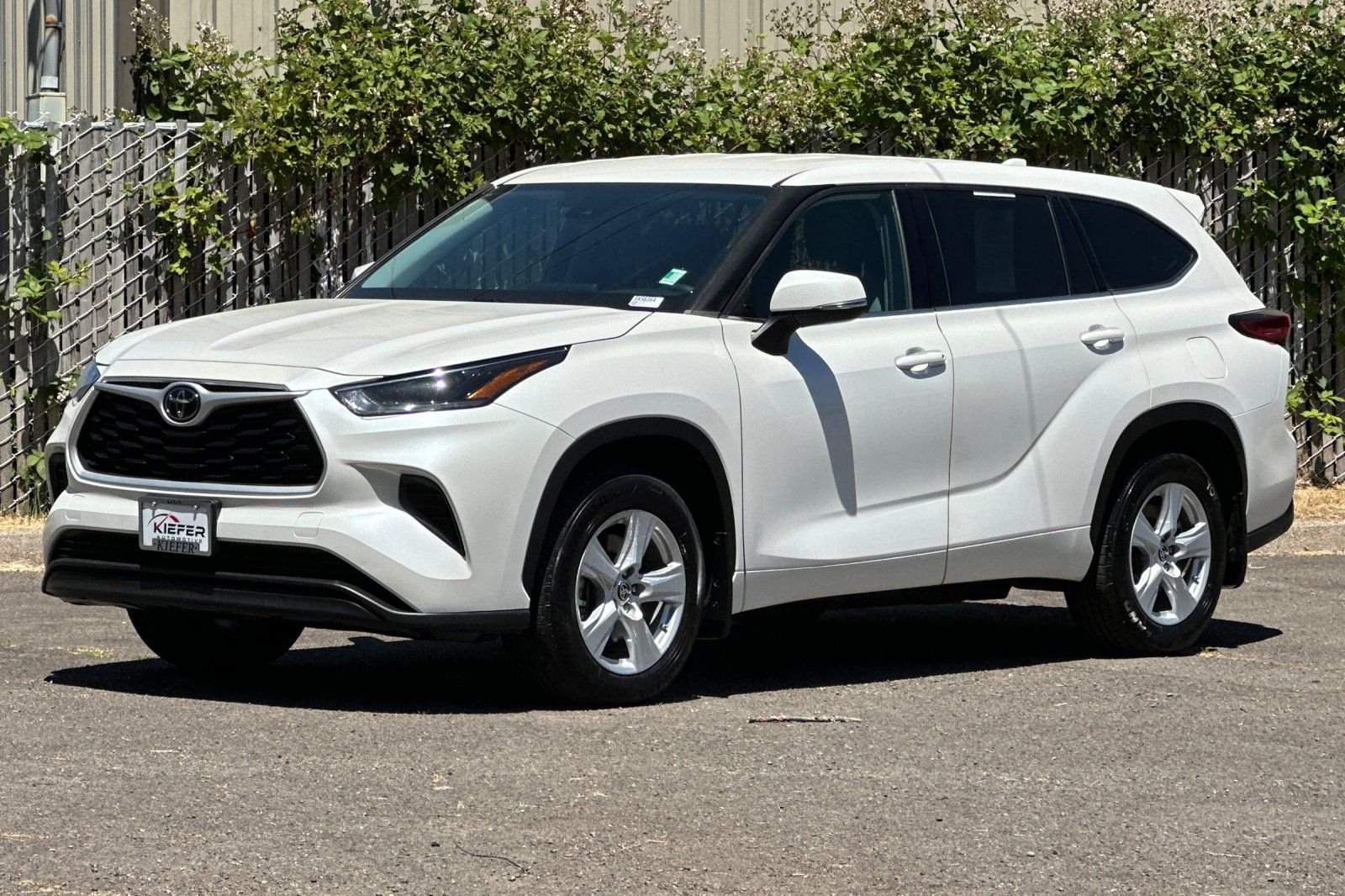 Used 2021 Toyota Highlander L AWD/4WD image 8