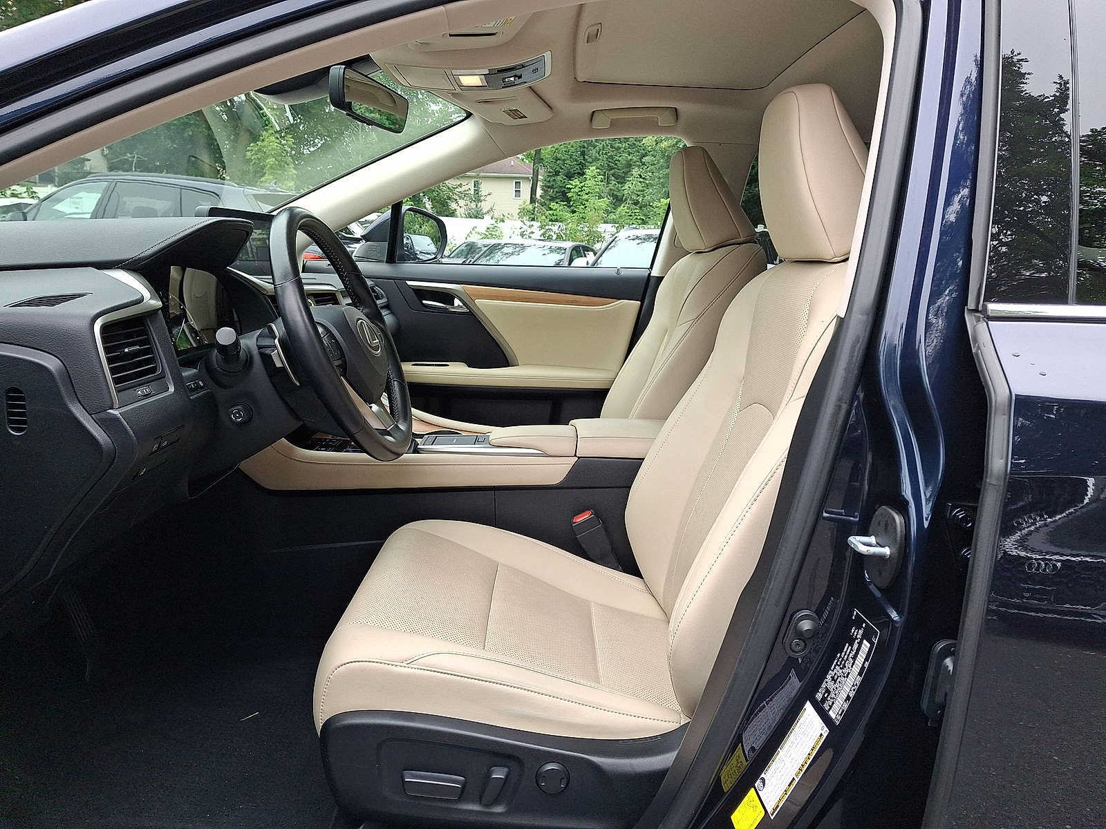 Used 2022 Lexus RX 350L Premium w/ Premium Package AWD/4WD image 17