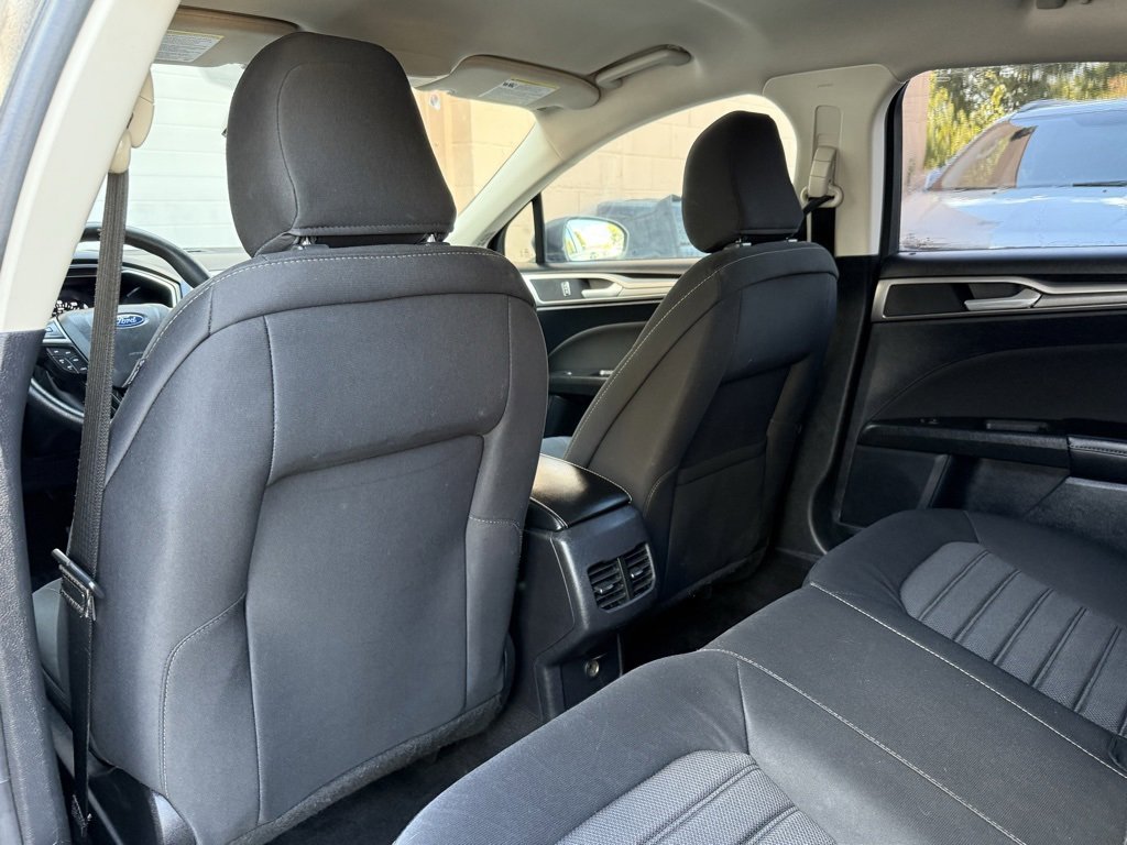 Used 2020 Ford Fusion SE image 10