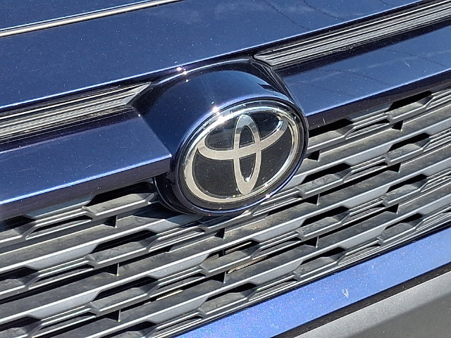 Used 2022 Toyota RAV4 XLE Premium FWD image 27