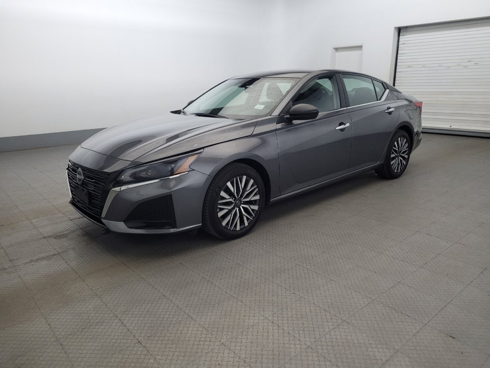 Used 2025 Nissan Altima 2.5 SV FWD image 2
