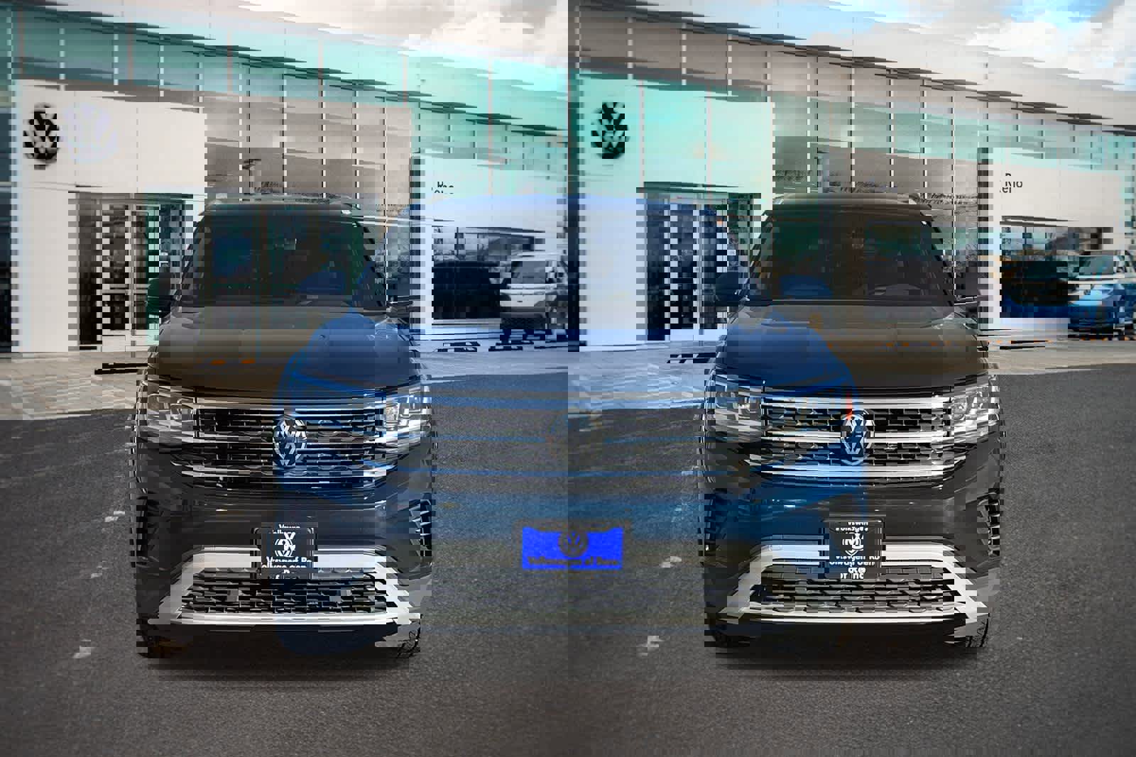 Used 2021 Volkswagen Atlas Cross Sport SE image 2