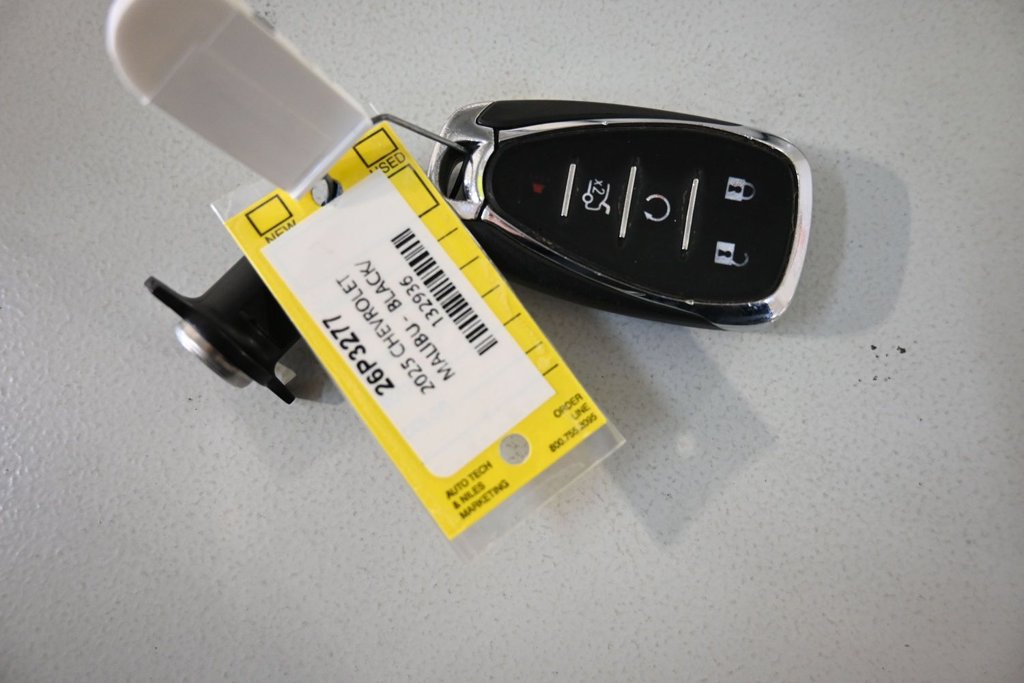 Used 2025 Chevrolet Malibu LT FWD image 20