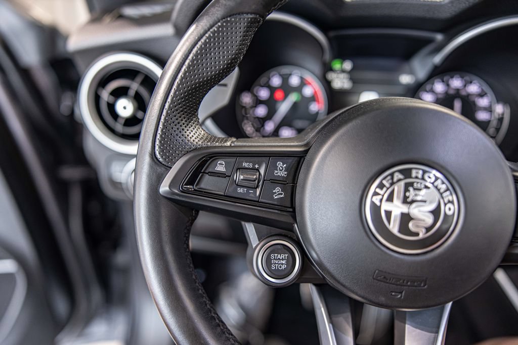 Used 2022 Alfa Romeo Stelvio Veloce AWD/4WD image 26