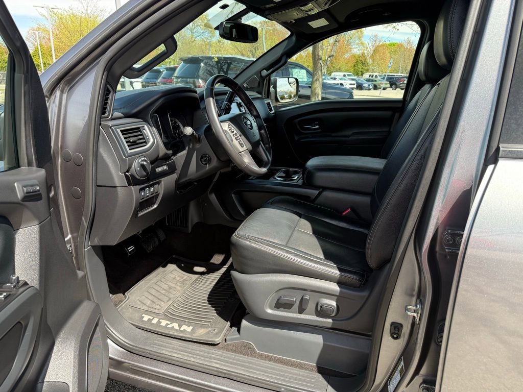 Used 2018 Nissan Titan SL w/ Midnight Edition AWD/4WD image 12