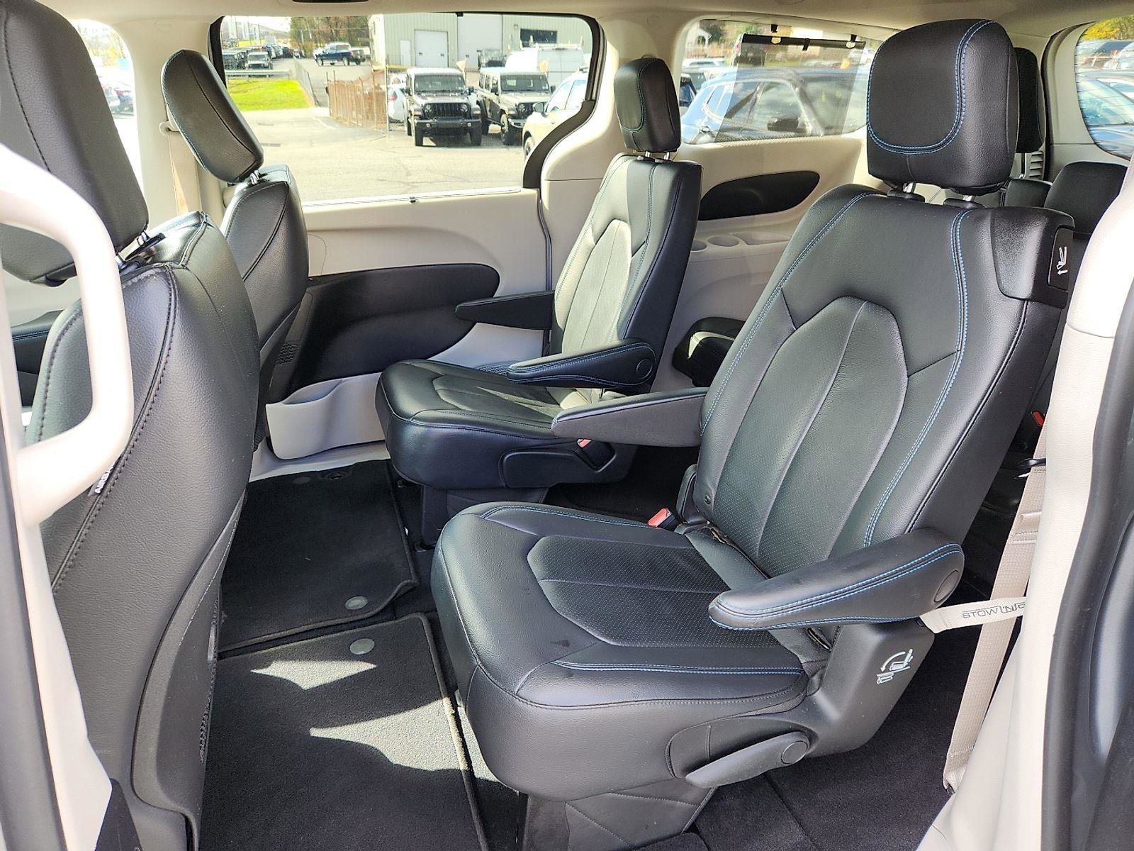 Certified 2021 Chrysler Pacifica Touring-L image 11