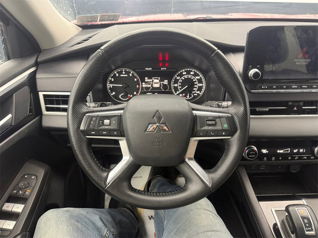Used 2024 Mitsubishi Outlander SE image 15