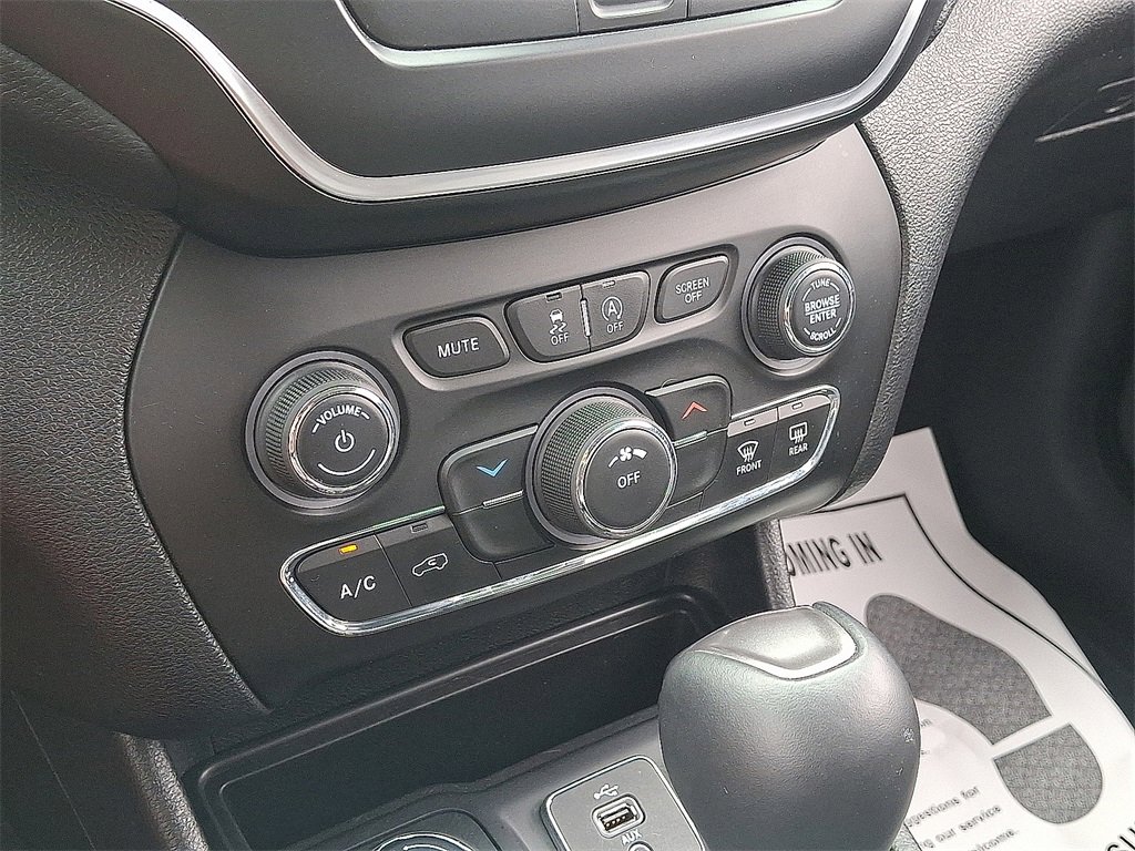 Used 2019 Jeep Cherokee Latitude Plus image 17