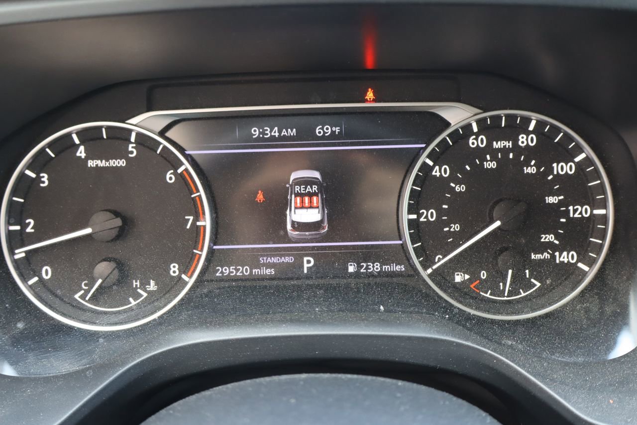 Used 2023 Nissan Rogue SV FWD image 9