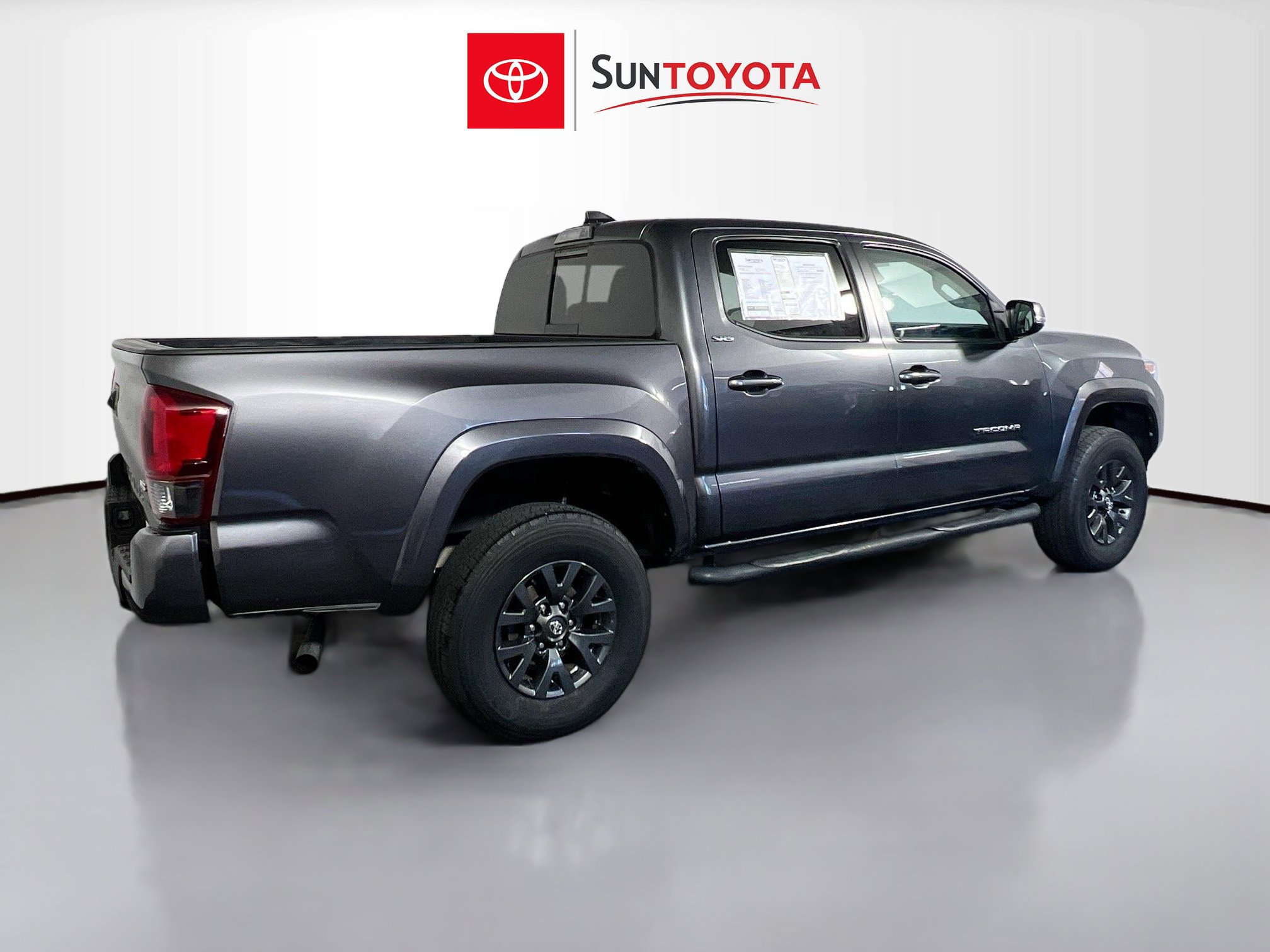 Used 2022 Toyota Tacoma SR5 w/ Technology Package image 4