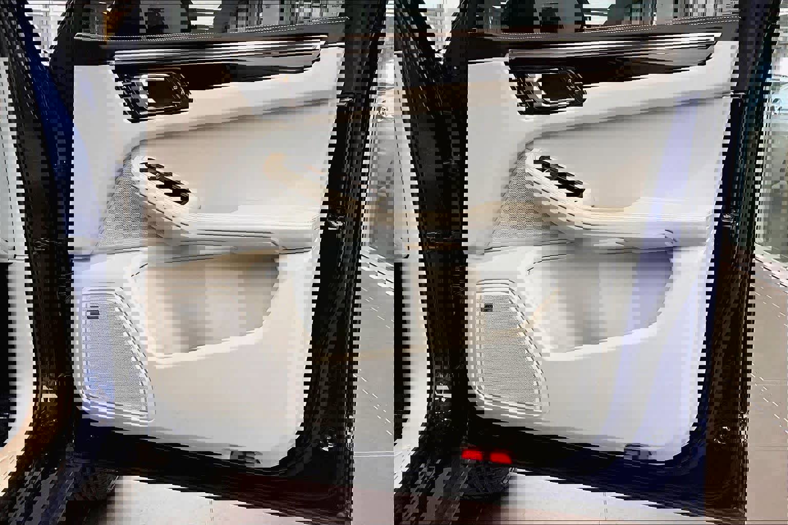 Used 2022 Porsche Macan w/ Premium Package Plus image 22