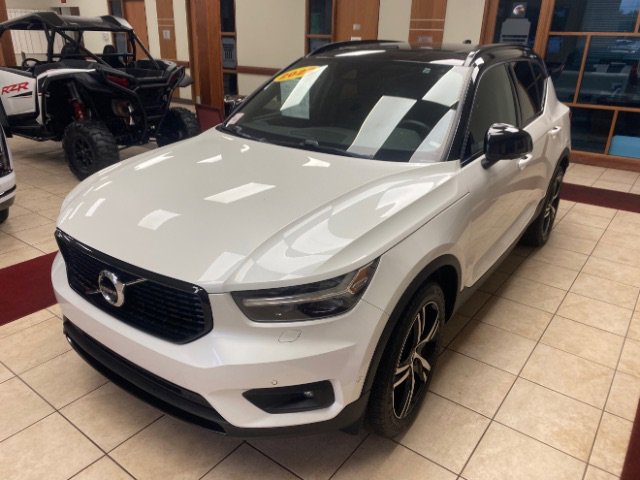Used 2022 Volvo XC40 T5 R-Design