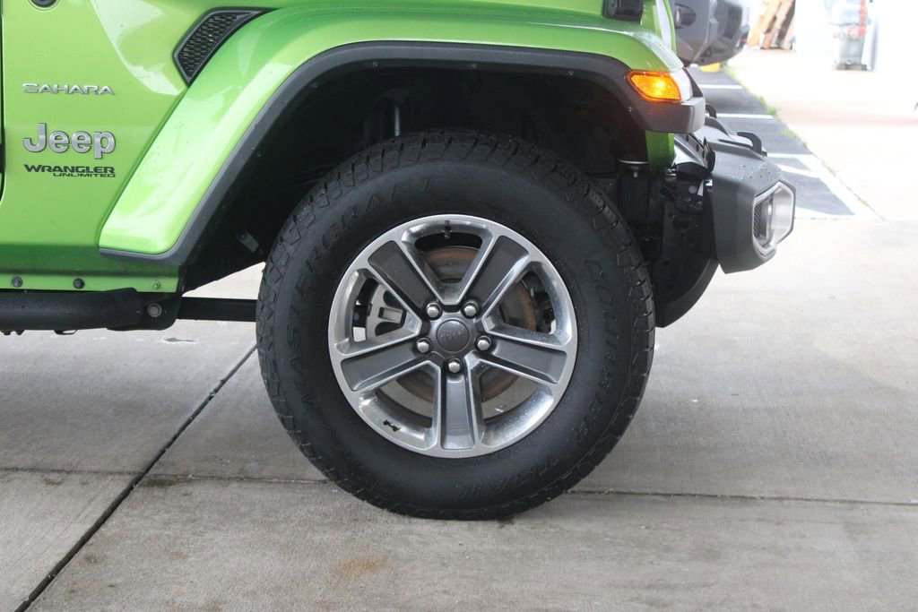 Used 2018 Jeep Wrangler Unlimited Sahara AWD/4WD image 12