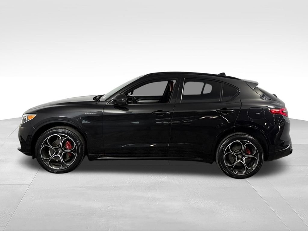 Used 2023 Alfa Romeo Stelvio Veloce AWD/4WD image 8