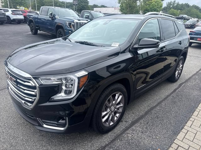Used 2023 GMC Terrain SLT FWD image 3