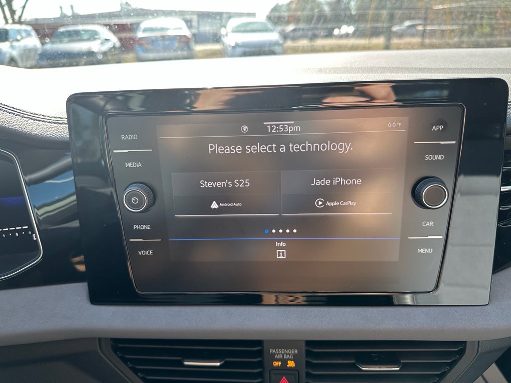 Used 2025 Volkswagen Jetta SE w/ Black Wheel Package image 11