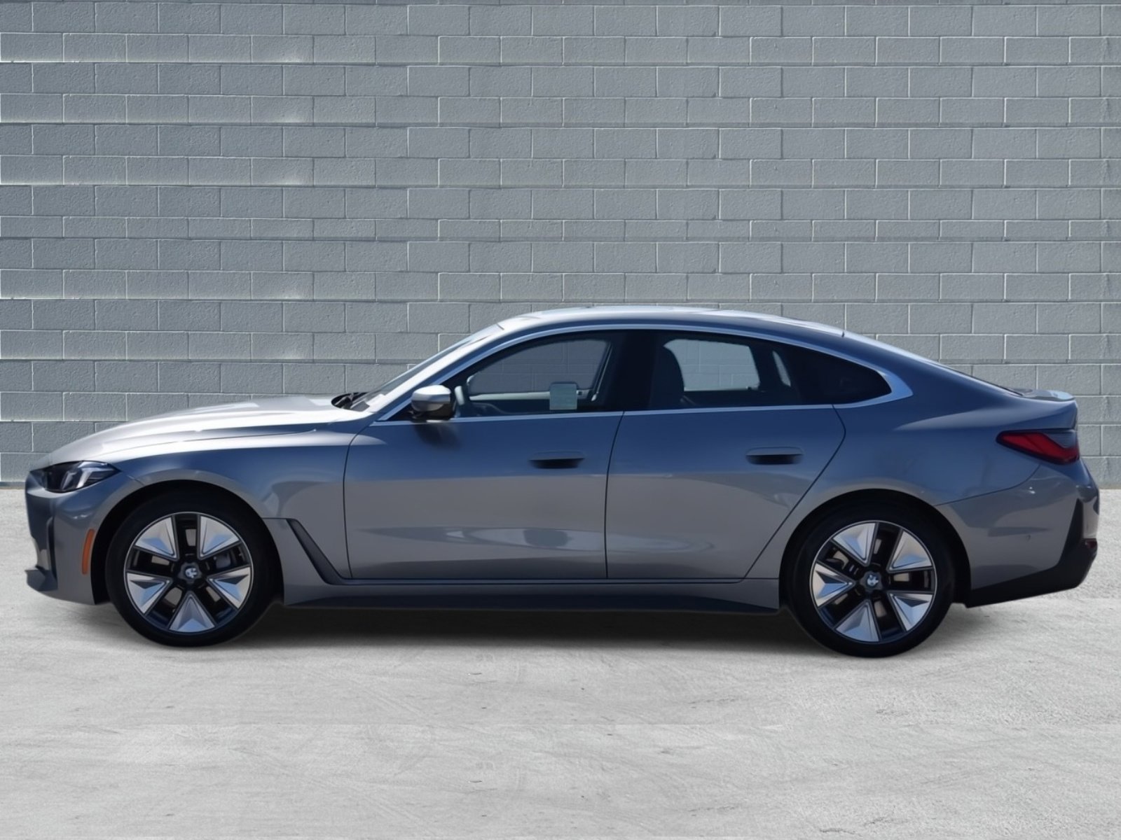 Certified 2025 BMW i4 xDrive40i image 3