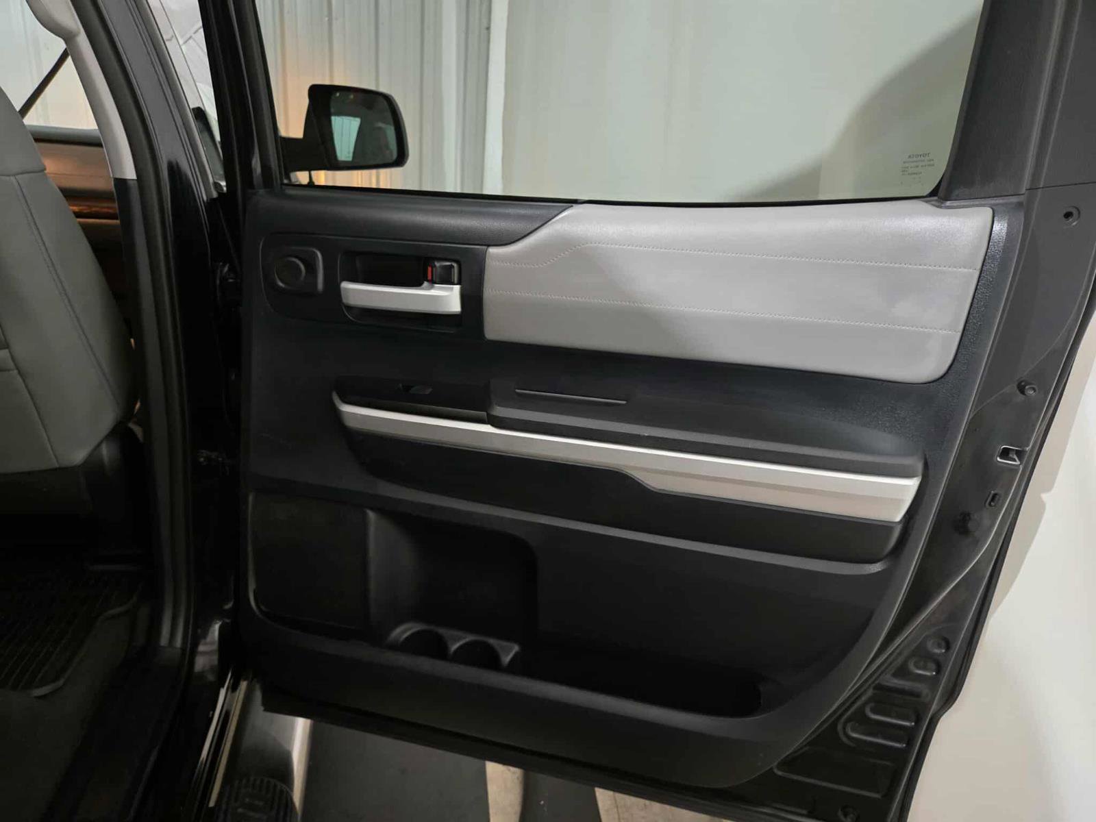Used 2014 Toyota Tundra Limited w/ Limited Premium Package image 19
