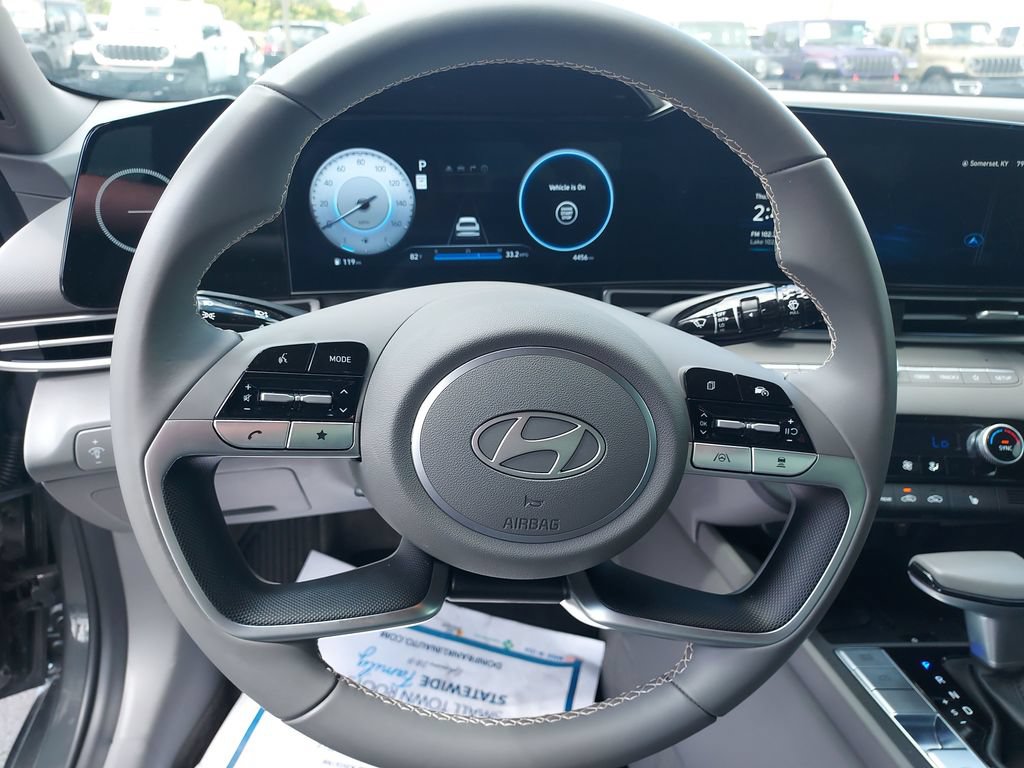 Used 2024 Hyundai Elantra SEL w/ Convenience Package FWD image 17