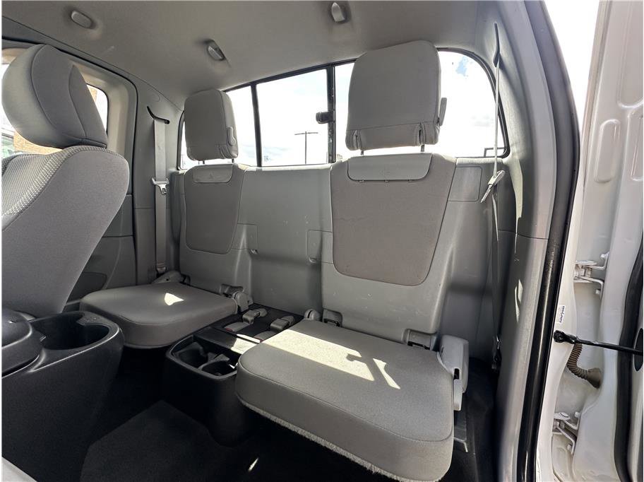 Used 2015 Toyota Tacoma 4x4 Access Cab V6 w/ Convenience Package image 16