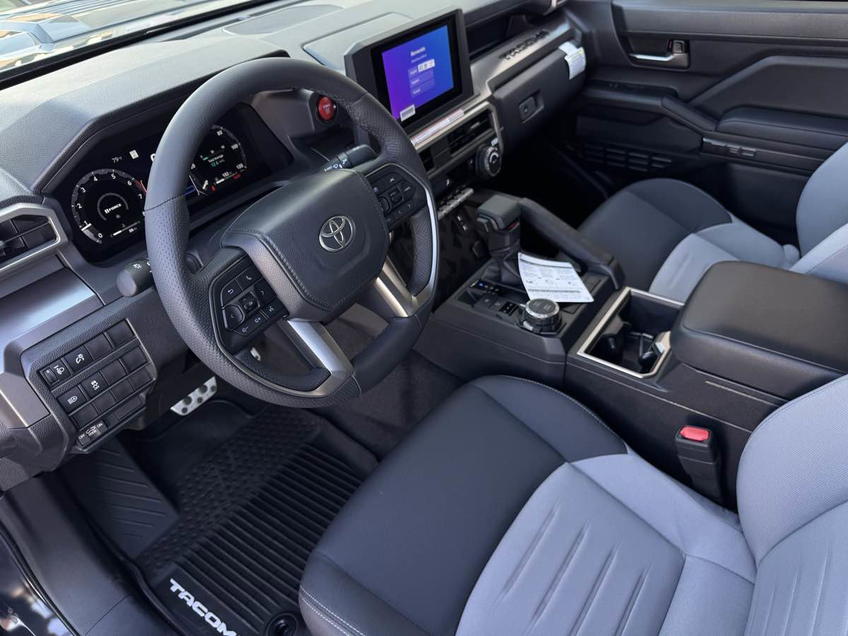 Used 2025 Toyota Tacoma TRD Sport image 15