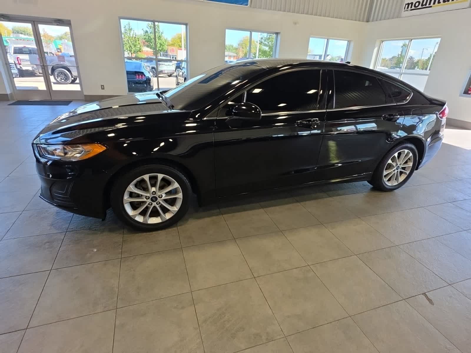 Used 2020 Ford Fusion SE FWD image 12
