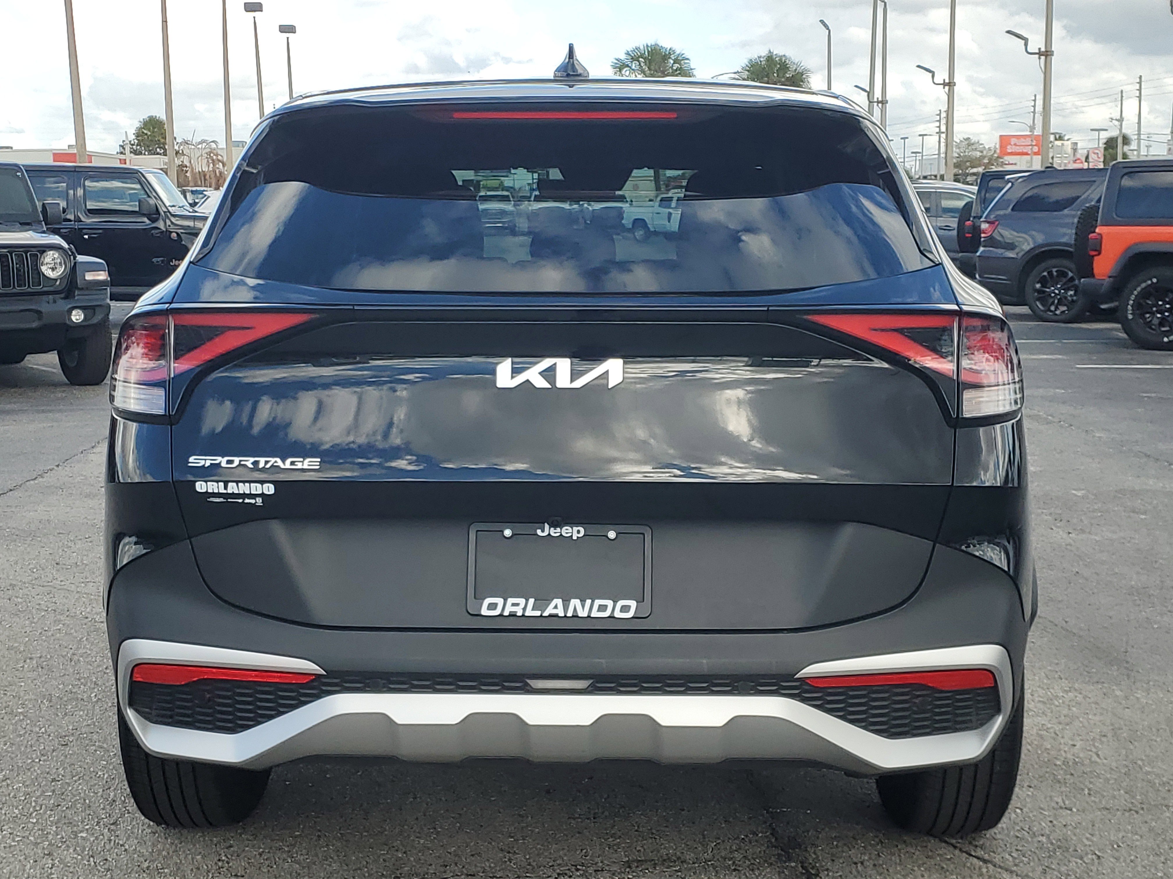 Used 2025 Kia Sportage LX image 6