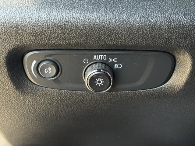 Used 2023 Chevrolet Traverse LS FWD image 26