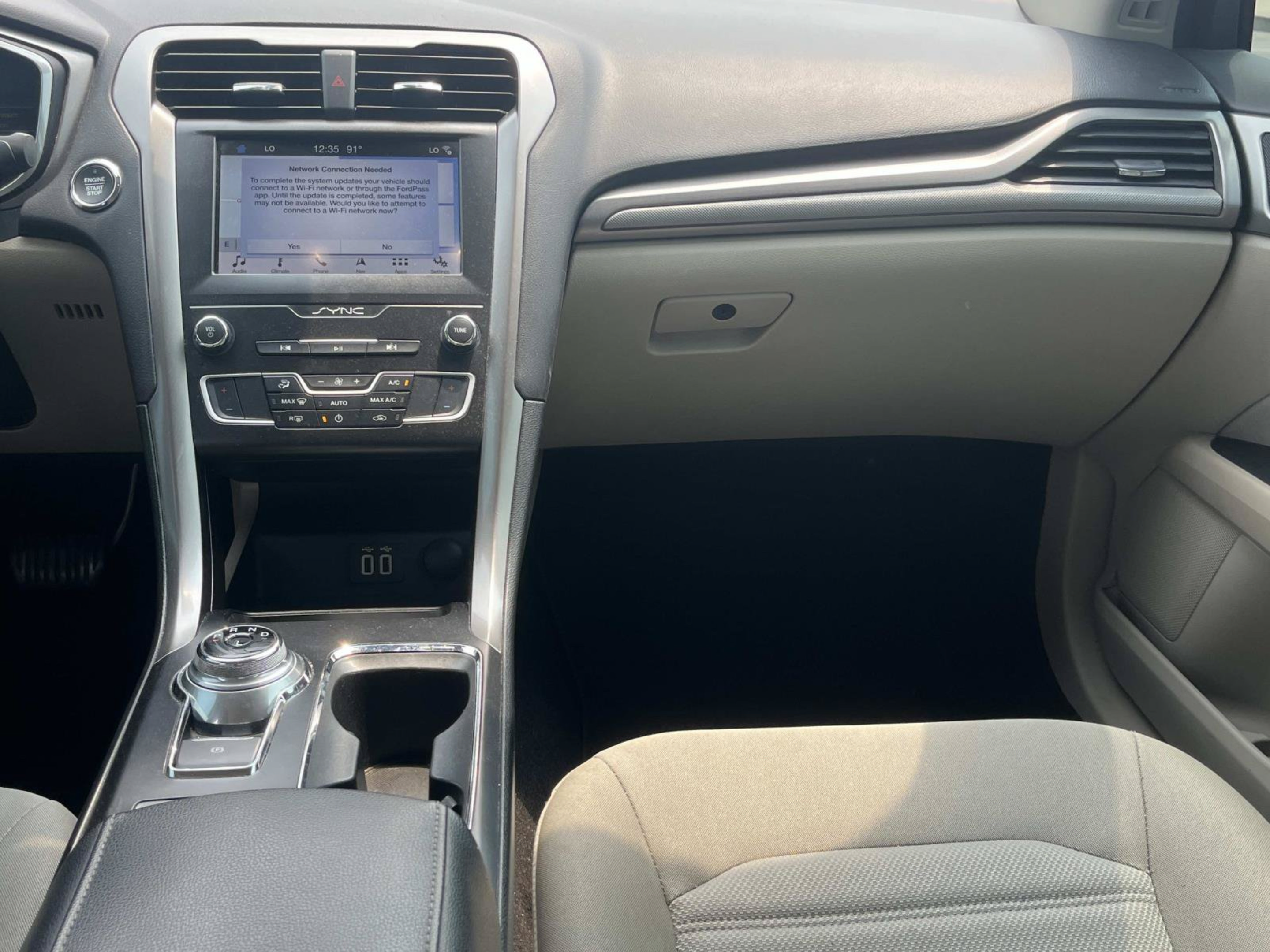 Used 2019 Ford Fusion SE FWD image 10
