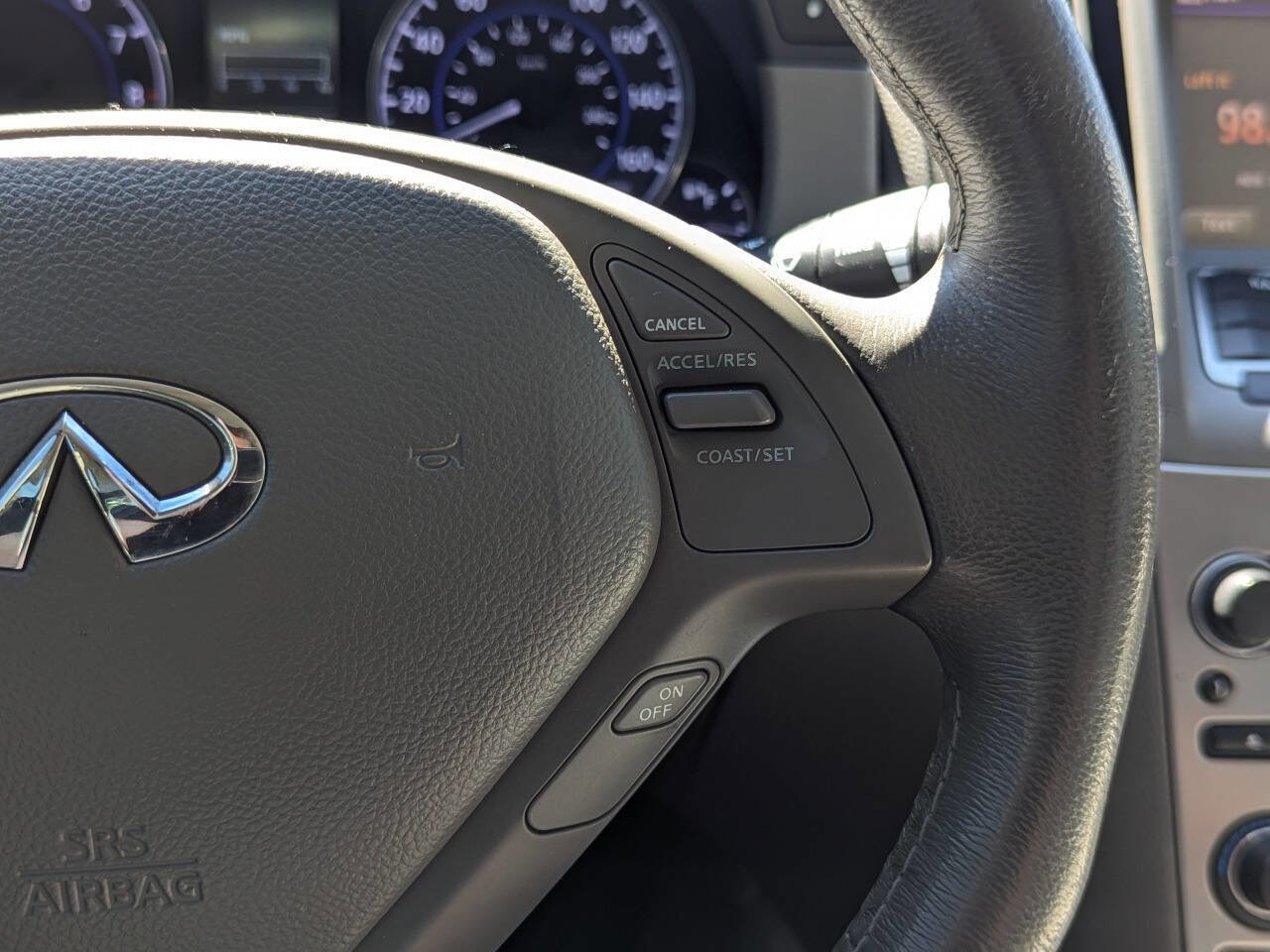 Used 2015 INFINITI Q40 AWD w/ Moonroof Package image 24