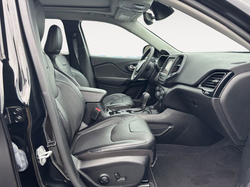 Used 2023 Jeep Cherokee Altitude Lux w/ Lux Elite Package image 10