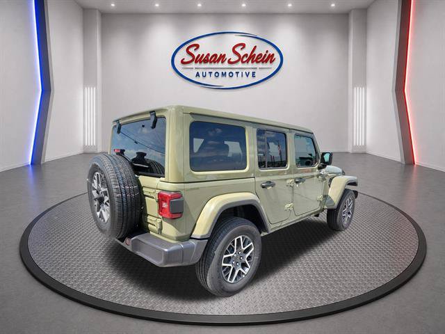 Used 2026 Jeep Wrangler Unlimited Sahara AWD/4WD image 5