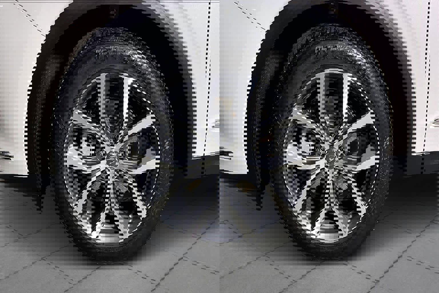 Used 2023 Acura MDX SH-AWD w/ Technology Package image 10