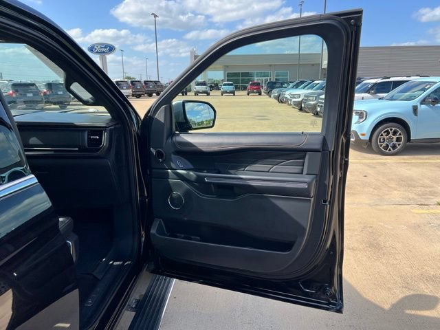 Used 2023 Ford Expedition Platinum RWD image 39