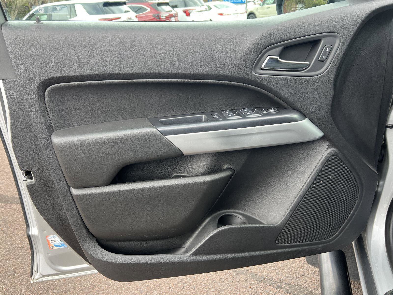 Used 2019 Chevrolet Colorado LT w/ LT Convenience Package image 11