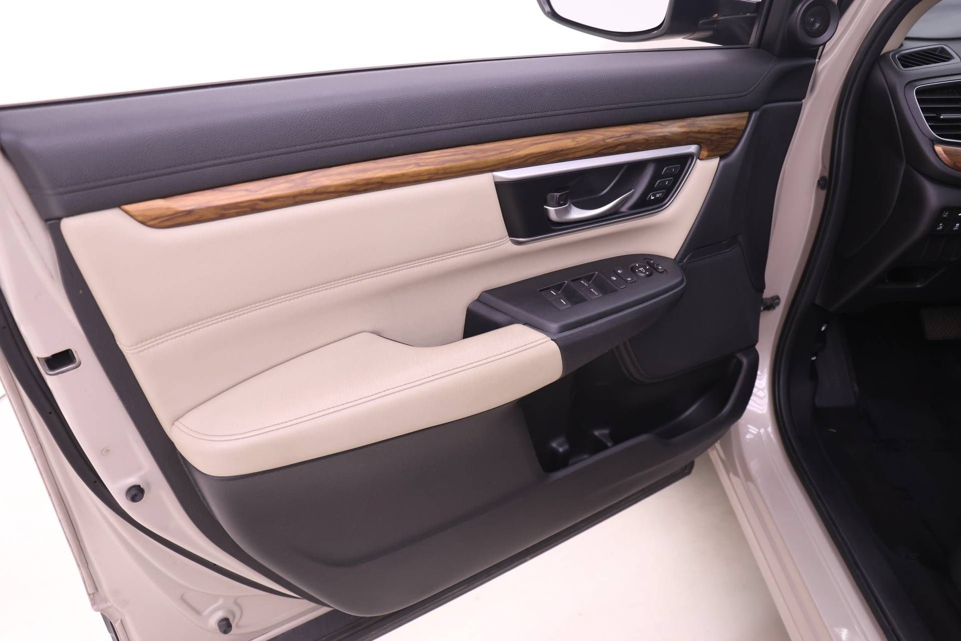 Used 2017 Honda CR-V Touring image 9