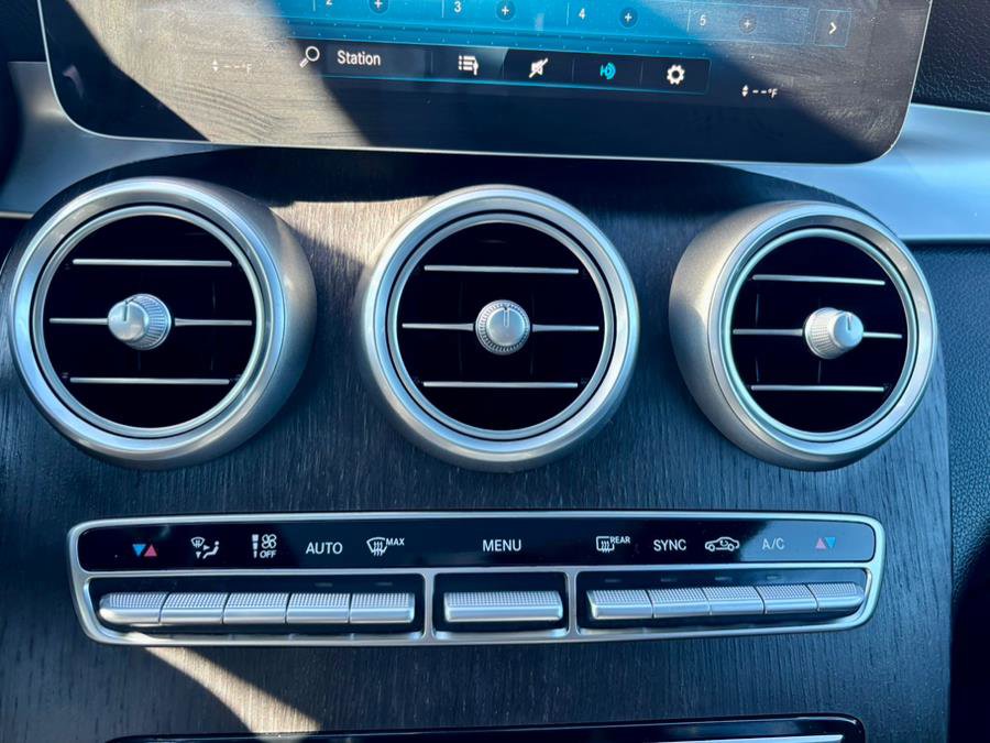 Used 2020 Mercedes-Benz GLC 300 4MATIC image 23
