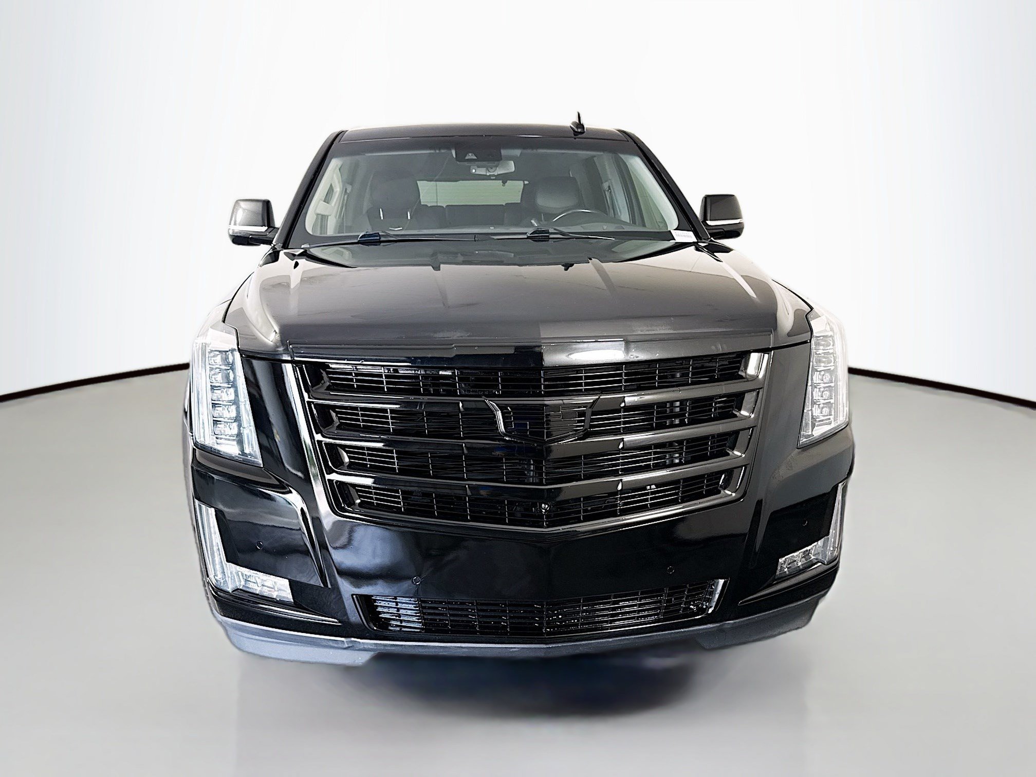Used 2018 Cadillac Escalade Luxury AWD/4WD image 2