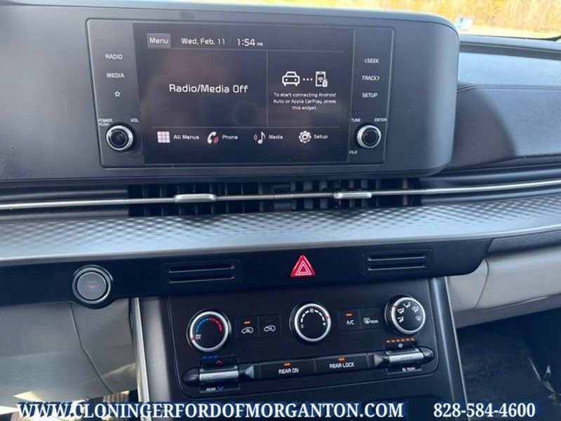 Used 2023 Kia Carnival LX image 27