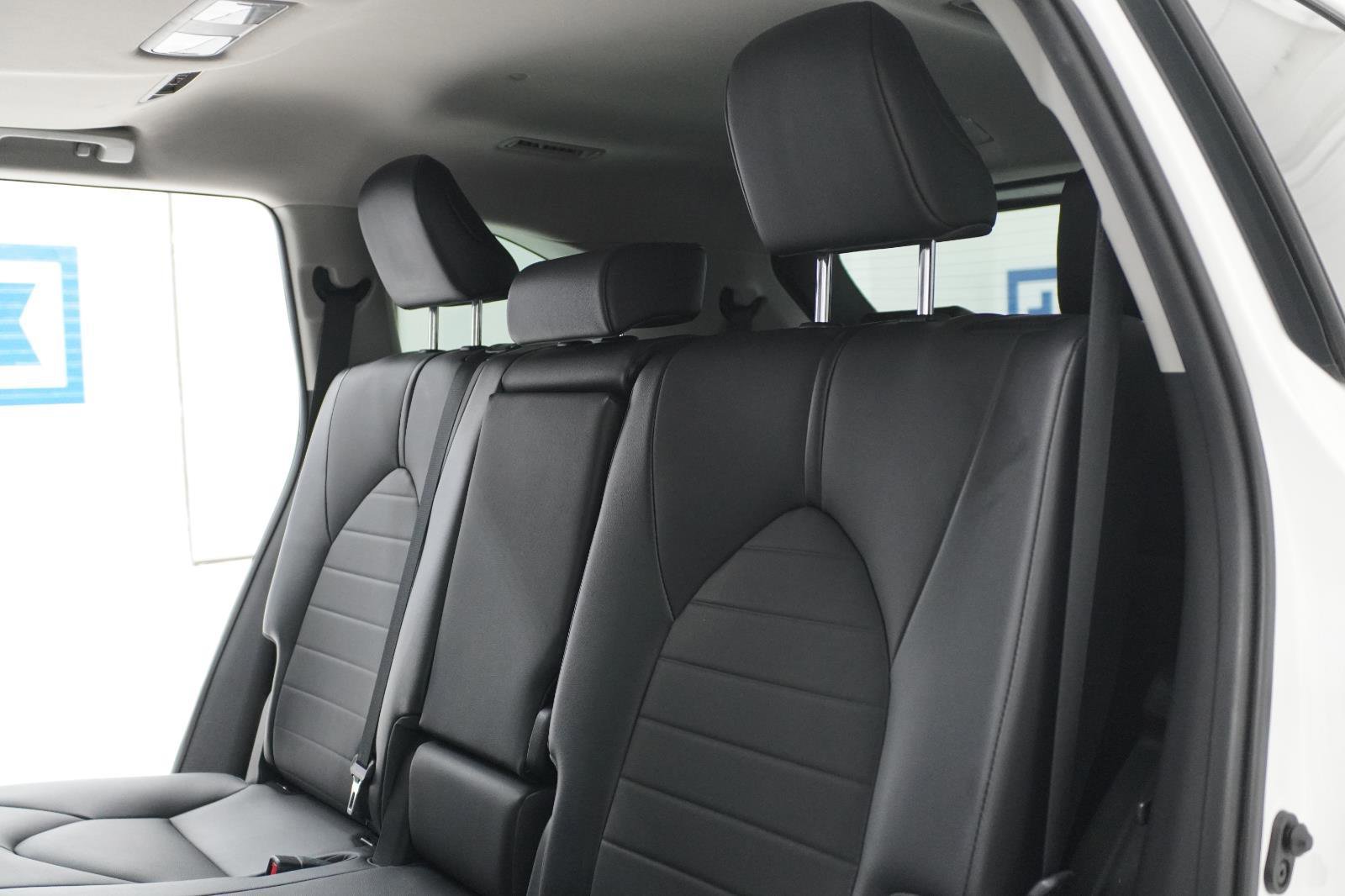 Used 2020 Toyota Highlander XLE FWD image 31