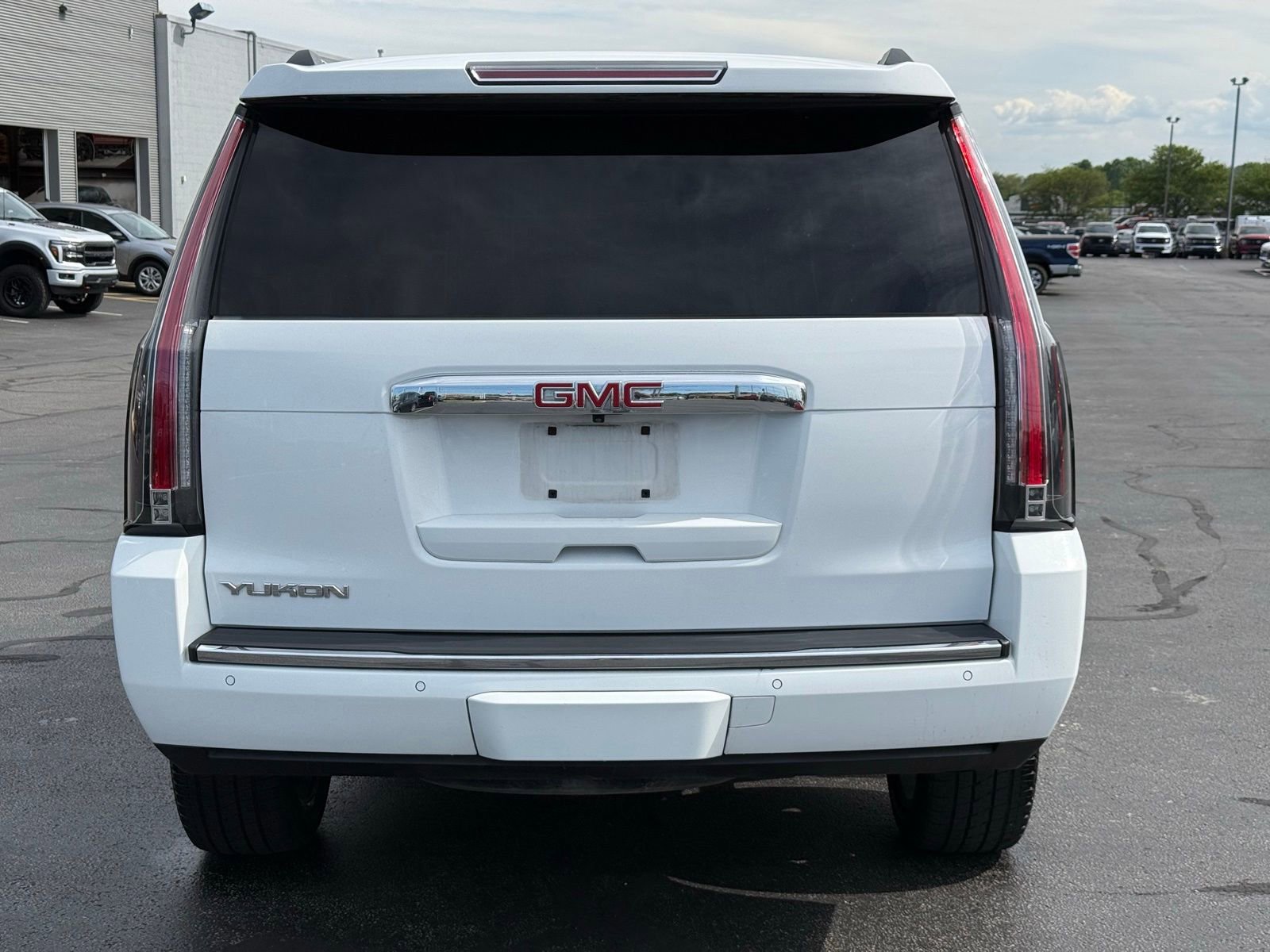 Used 2017 GMC Yukon Denali w/ Open Road Package RWD image 5