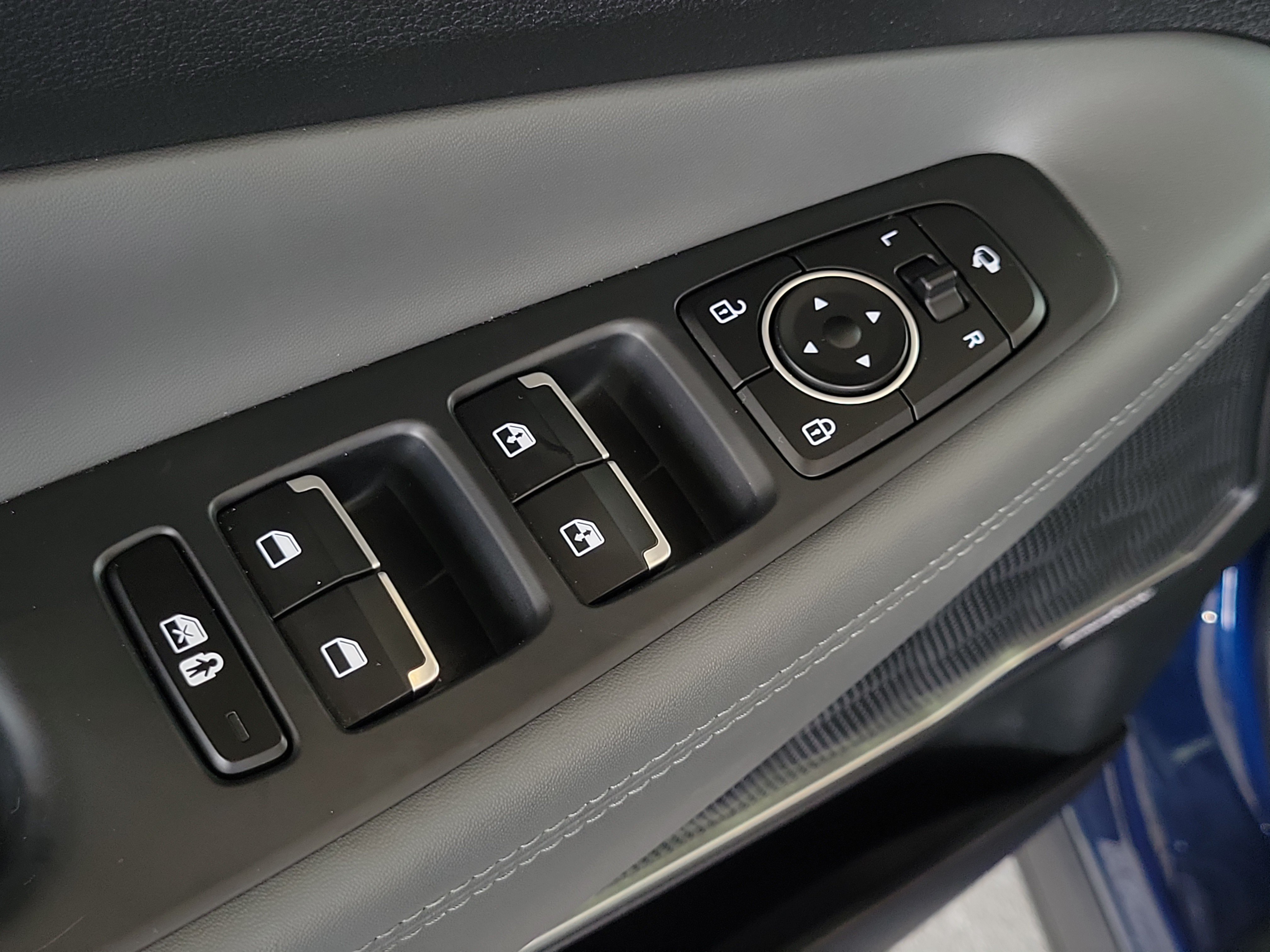 Used 2023 Hyundai Santa Fe Limited FWD image 18