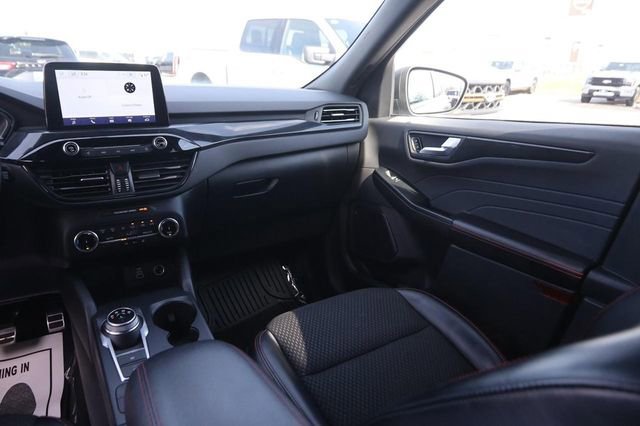 Certified 2024 Ford Escape ST-Line w/ Cold Weather Package FWD image 25