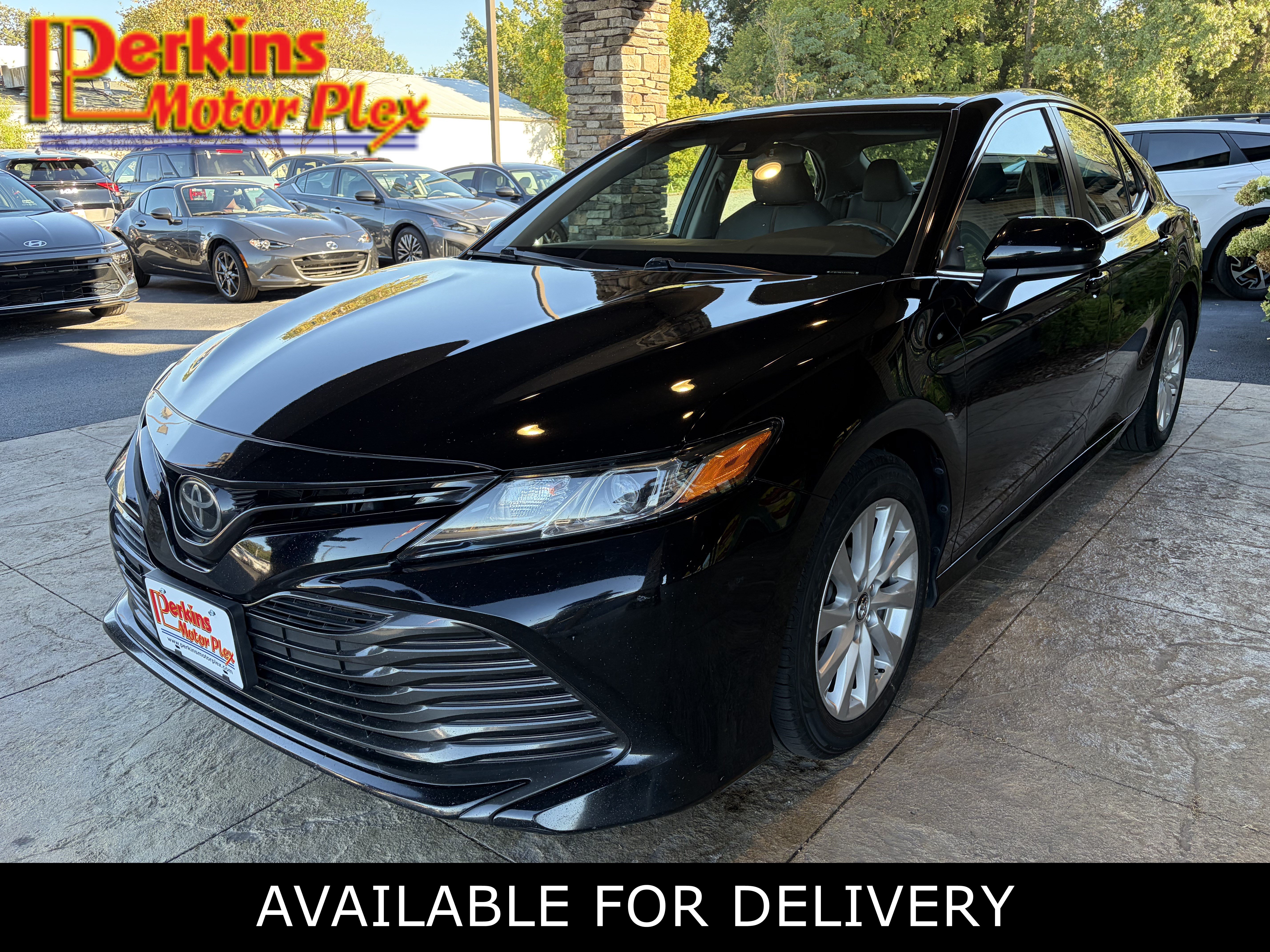Used 2018 Toyota Camry LE FWD image 1